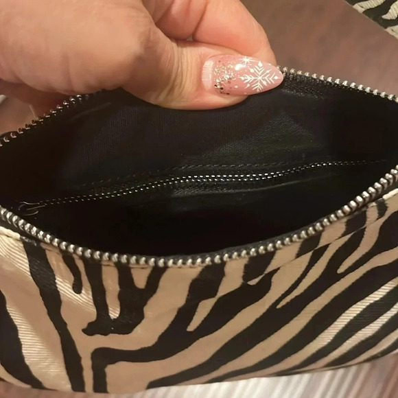 Great condition zebra mini bag - Picture 7 of 10